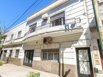VENTA CASA EN FLORES, 2 PHs en BLOCK