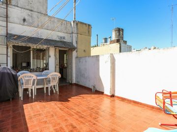 VENTA CASA EN FLORES, 2 PHs en BLOCK