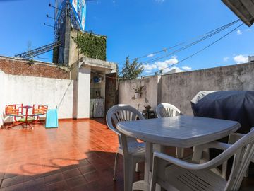 VENTA CASA EN FLORES, 2 PHs en BLOCK