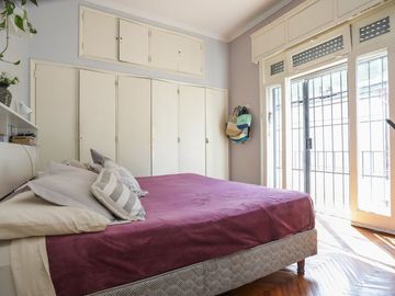 VENTA CASA EN FLORES, 2 PHs en BLOCK