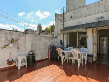 VENTA CASA EN FLORES, 2 PHs en BLOCK