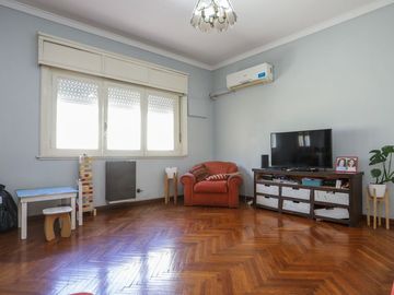 VENTA CASA EN FLORES, 2 PHs en BLOCK