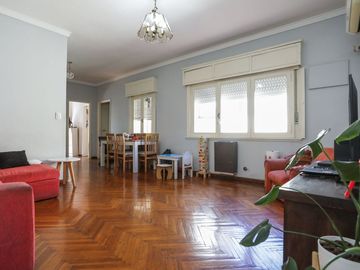 VENTA CASA EN FLORES, 2 PHs en BLOCK