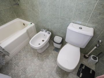 VENTA CASA EN FLORES, 2 PHs en BLOCK
