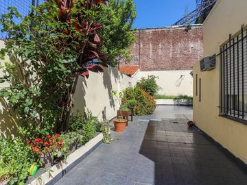 VENTA CASA EN FLORES, 2 PHs en BLOCK