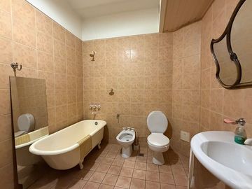 HERMOSA CASA LOTE PROPIO 6 AMB.- VENTA / MONSERRAT