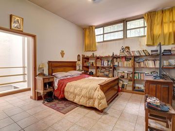 HERMOSA CASA LOTE PROPIO 6 AMB.- VENTA / MONSERRAT