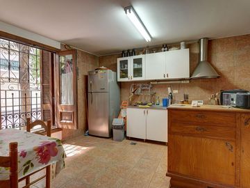 HERMOSA CASA LOTE PROPIO 6 AMB.- VENTA / MONSERRAT
