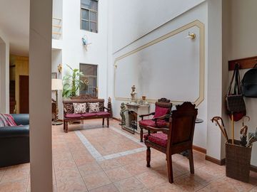 HERMOSA CASA LOTE PROPIO 6 AMB.- VENTA / MONSERRAT