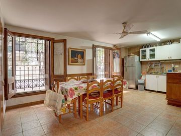 HERMOSA CASA LOTE PROPIO 6 AMB.- VENTA / MONSERRAT