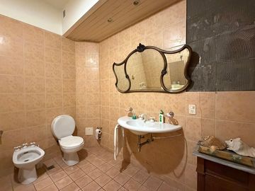 HERMOSA CASA LOTE PROPIO 6 AMB.- VENTA / MONSERRAT