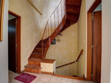 HERMOSA CASA LOTE PROPIO 6 AMB.- VENTA / MONSERRAT