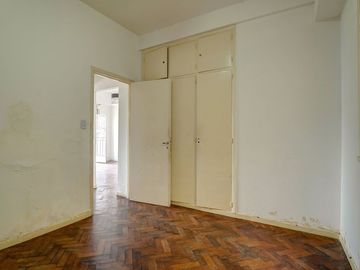 VENTA DE 3 AMBIENTES EN BALVANERA A RECICLAR