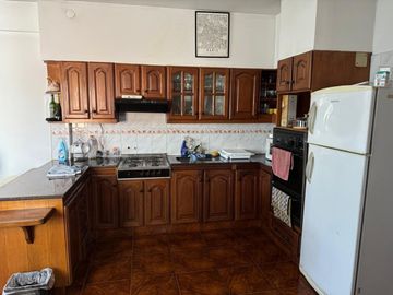 Venta casa de 6 ambientes, cocheras, PERMUTA HAEDO