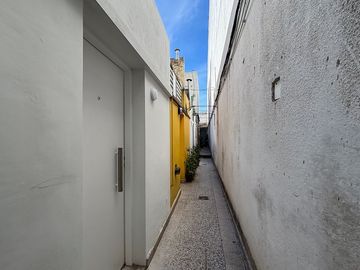 VENTA PH 2 AMB CON PATIO SIN EXPENSAS V. URQUIZA
