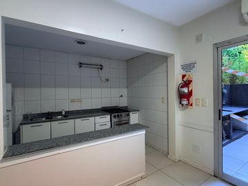 Mono full amenities balcón con parrilla