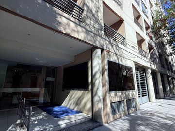 Mono full amenities balcón con parrilla