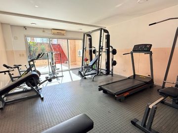 Mono full amenities balcón con parrilla