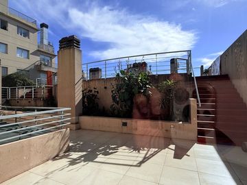 Mono full amenities balcón con parrilla