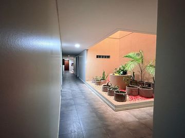 Mono full amenities balcón con parrilla