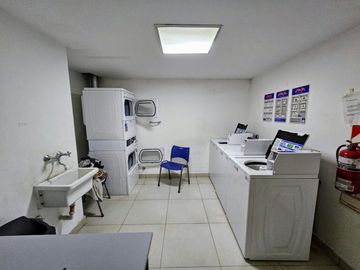 Mono full amenities balcón con parrilla