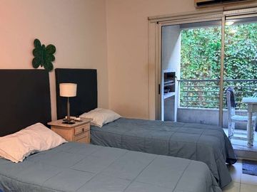 Mono full amenities balcón con parrilla