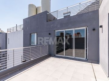 VENTA DEPTO 2 AMB CON GRAN TERRAZA PROPIA