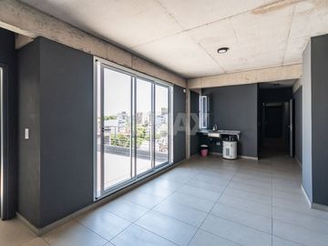 VENTA DEPTO 2 AMB CON GRAN TERRAZA PROPIA