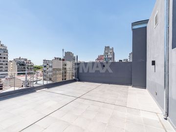 VENTA DEPTO 2 AMB CON GRAN TERRAZA PROPIA