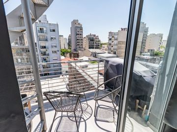 VENTA DEPTO 2 AMB CON GRAN TERRAZA PROPIA