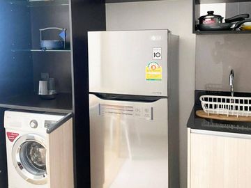 1-BR Condo at The Edge Sukhumvit 23 near MRT Sukhumvit