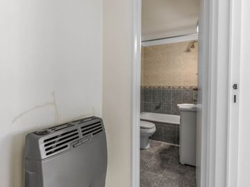 Depto 2 amb semipiso amplio refac.c/patio y balcón