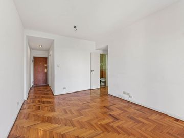EN VENTA Departamento 4amb con balcón Refaccionado