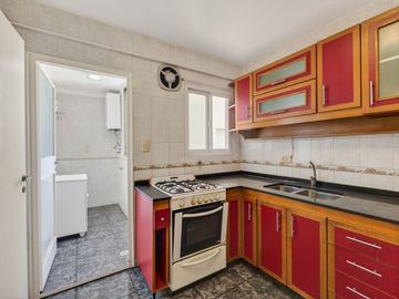 EN VENTA Departamento 4amb con balcón Refaccionado