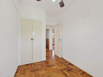 EN VENTA Departamento 4amb con balcón Refaccionado