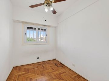 EN VENTA Departamento 4amb con balcón Refaccionado