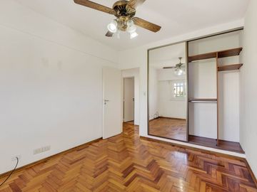 EN VENTA Departamento 4amb con balcón Refaccionado