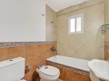EN VENTA Departamento 4amb con balcón Refaccionado