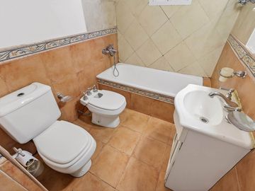 EN VENTA Departamento 4amb con balcón Refaccionado