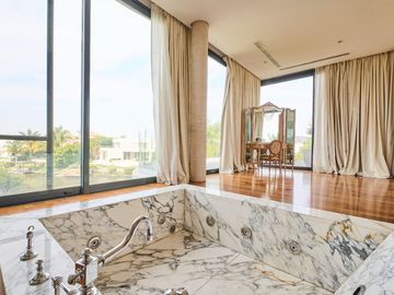 VENTA CASA NORDELTA LAGOS DEL GOLF AL AGUA