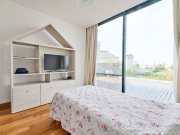 VENTA CASA NORDELTA LAGOS DEL GOLF AL AGUA