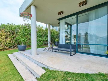 VENTA CASA NORDELTA LAGOS DEL GOLF AL AGUA