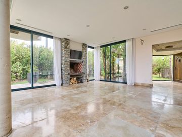 VENTA CASA NORDELTA LAGOS DEL GOLF AL AGUA
