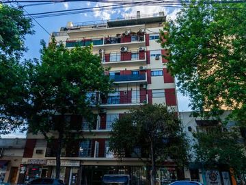 Venta departamento 4 amb en Monte Castro luminoso
