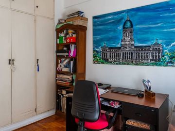 Venta departamento 4 amb en Monte Castro luminoso
