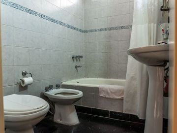 Venta departamento 4 amb en Monte Castro luminoso