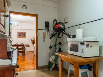 Venta departamento 4 amb en Monte Castro luminoso