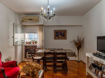 Venta departamento 4 amb en Monte Castro luminoso