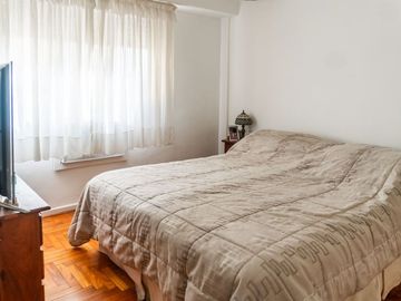 Venta departamento 4 amb en Monte Castro luminoso