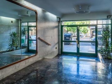 Venta departamento 4 amb en Monte Castro luminoso